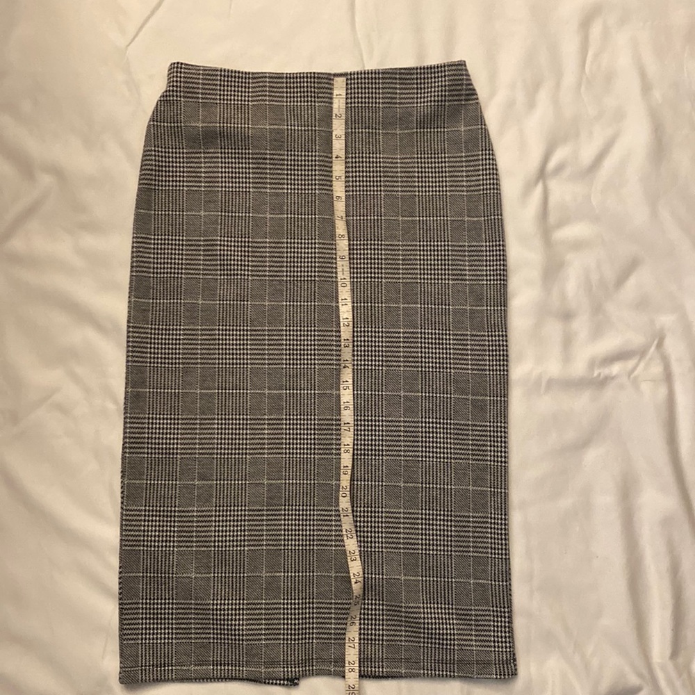 H&M stretch black and white pencil skirt size M